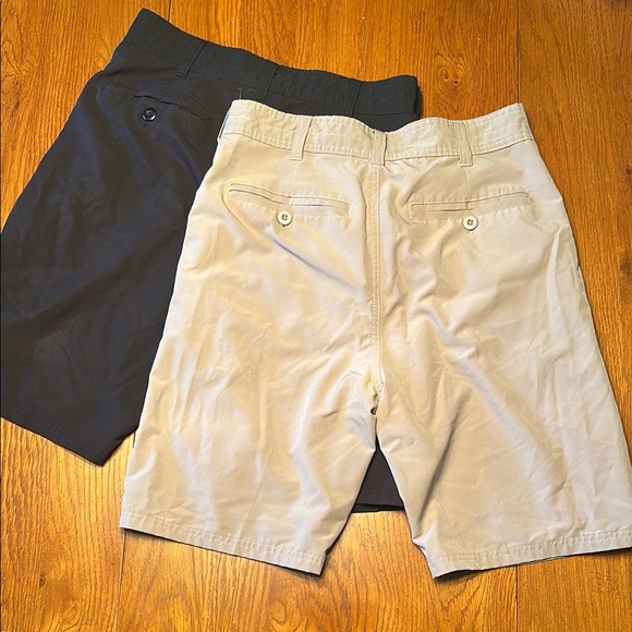 Men's Black and Beige Golf Shorts - Picture 2 of 4